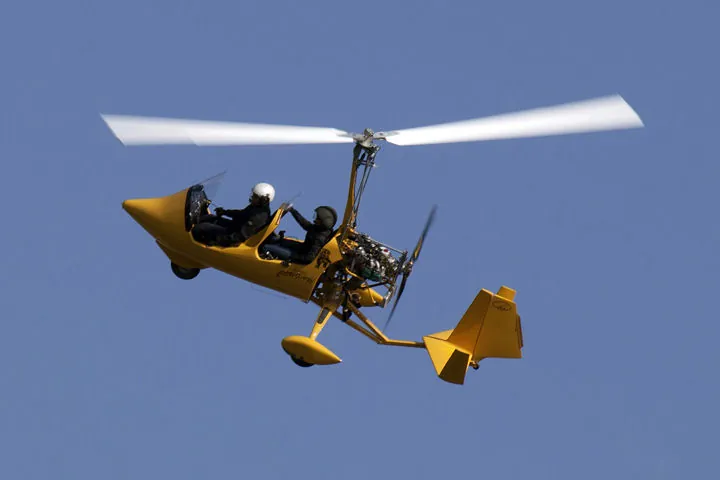 El autogiro de Juan de la Cierva vuela en Getafe sin volcar