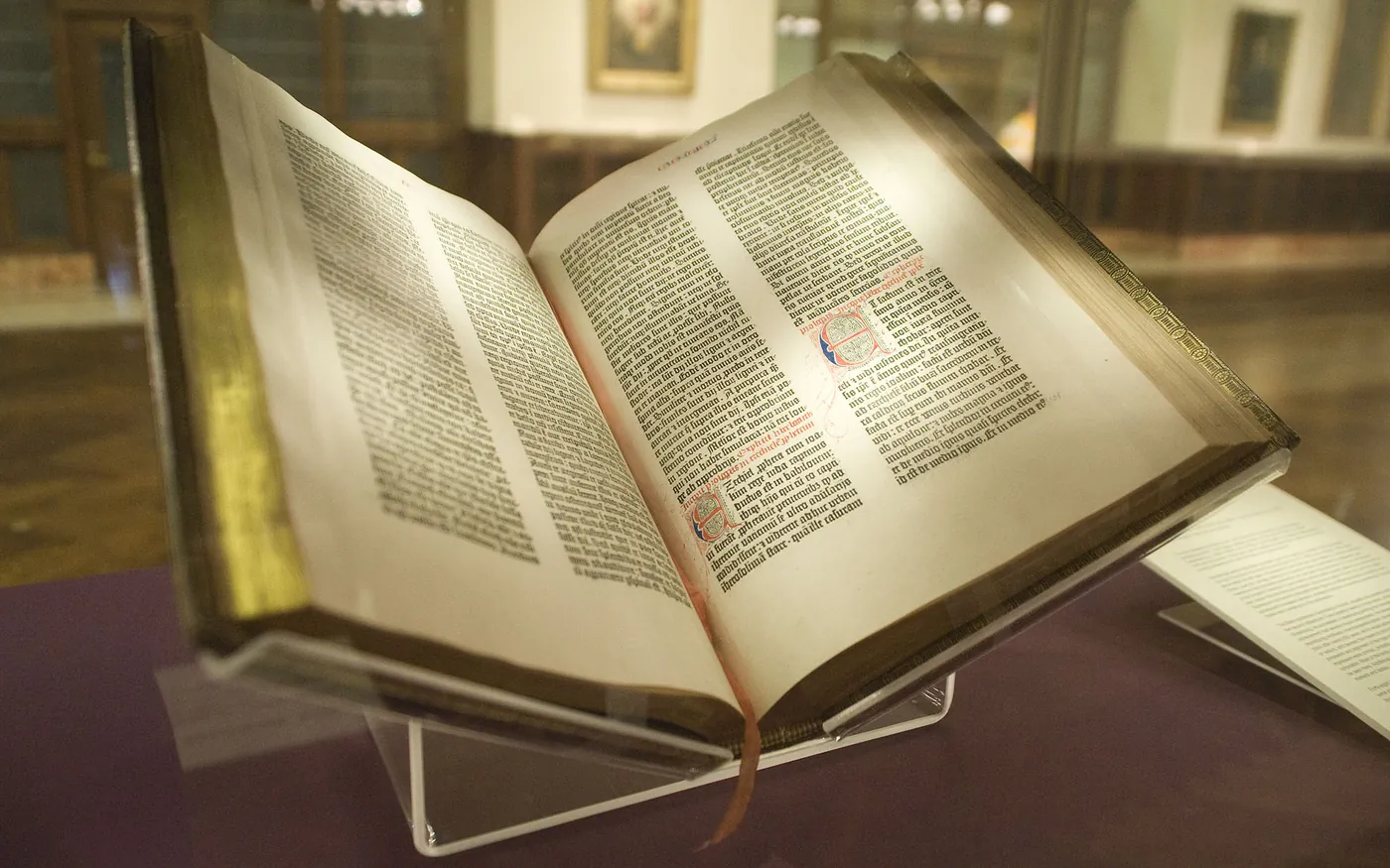 Gutenberg imprime la primera Biblia