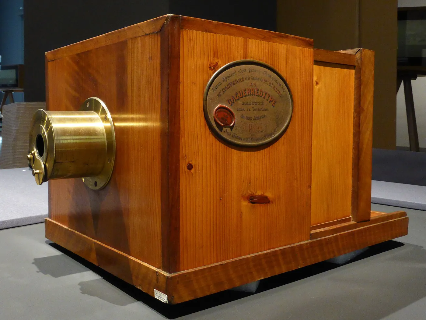 Francia publica el método de Daguerre y la fotografía queda libre