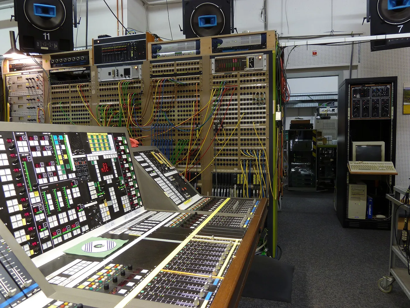 Colonia fabrica el sonido en vez de grabarlo