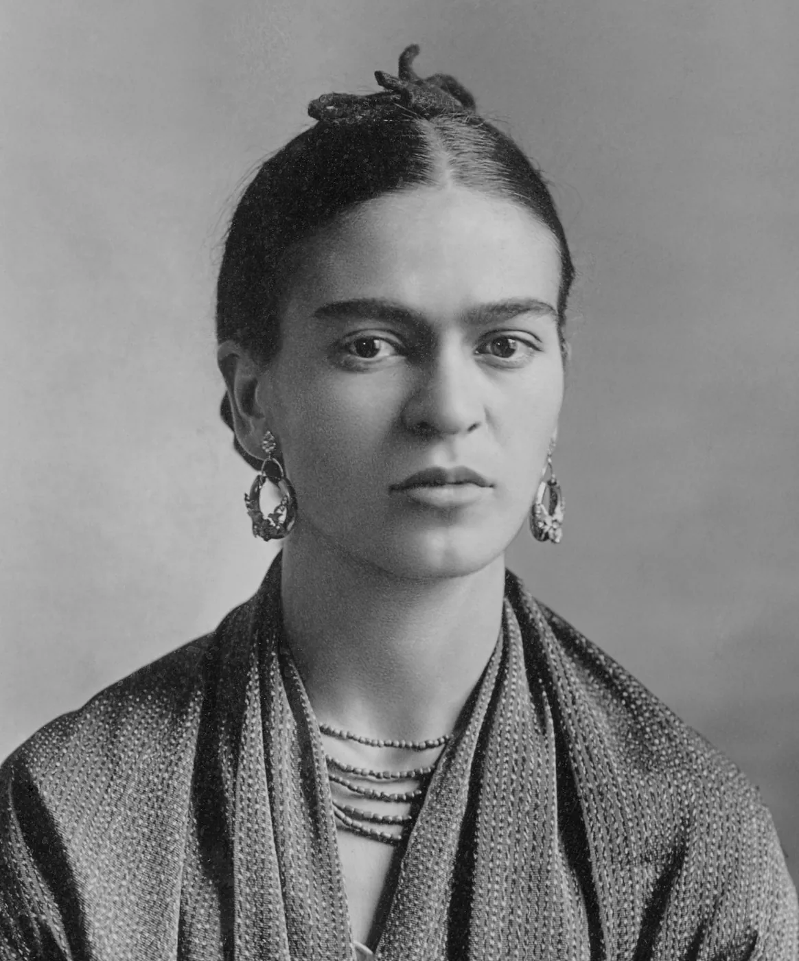 Frida Kahlo se pinta a sí misma