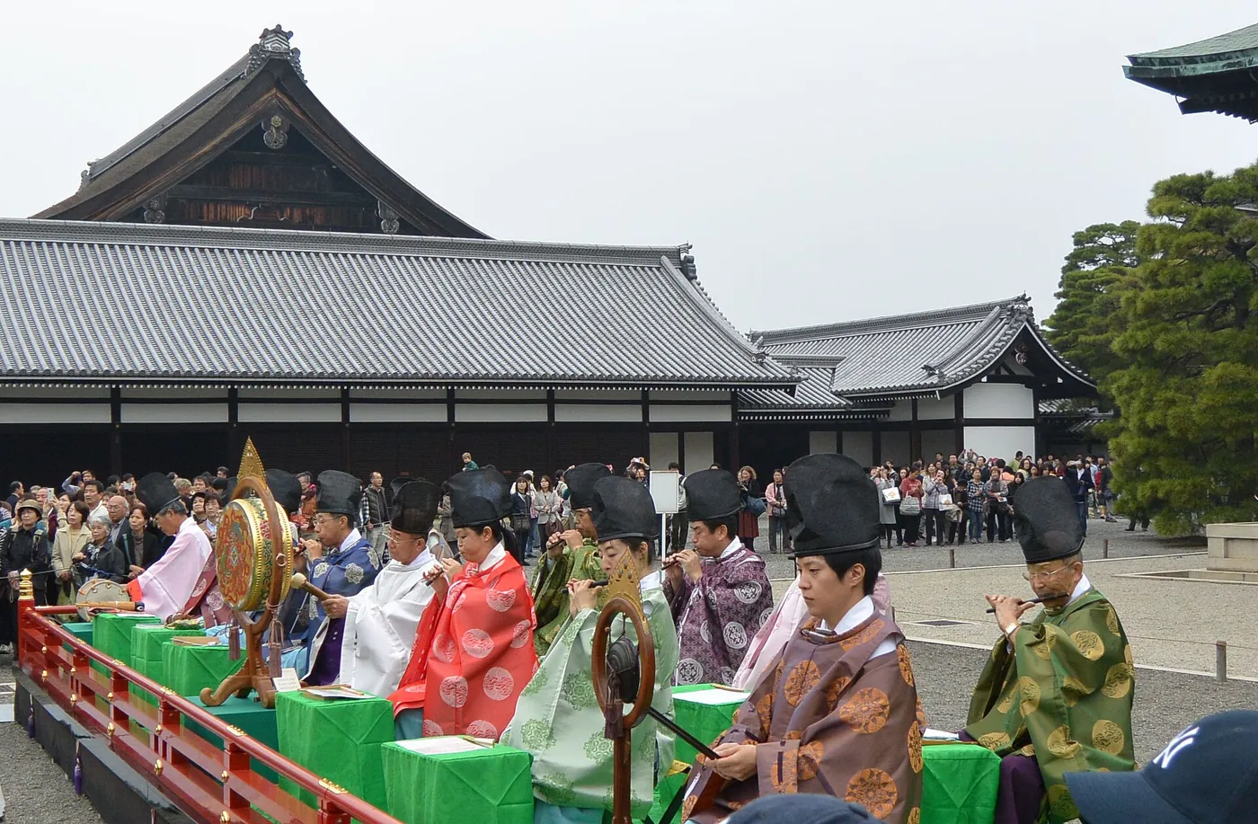 El gagaku entra en la corte japonesa