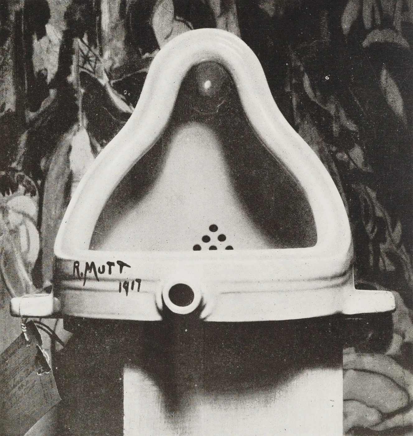 Duchamp firma un urinario
