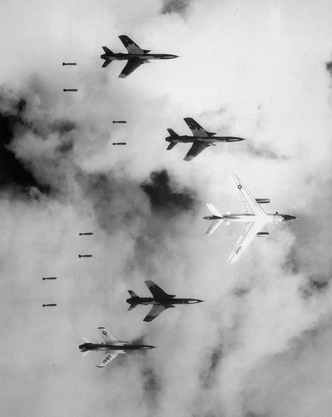 Empieza la operación Rolling Thunder sobre Vietnam