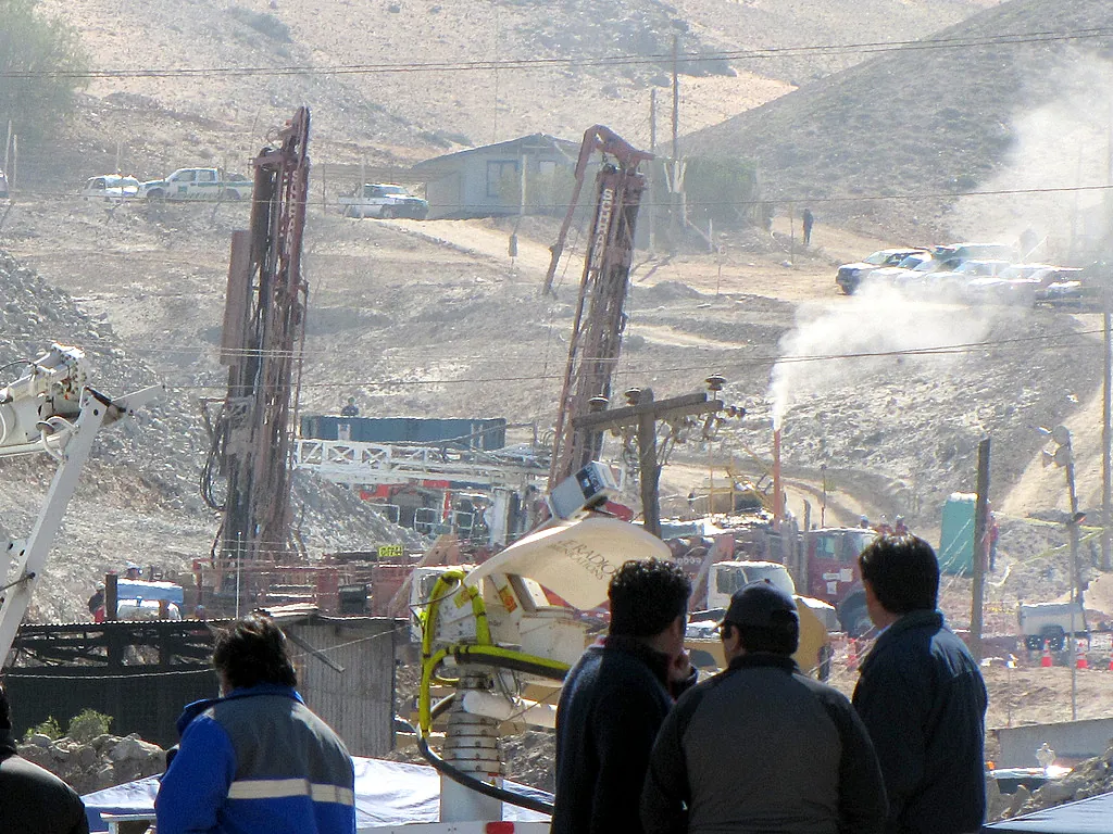 Los 33 mineros atrapados en la mina San José