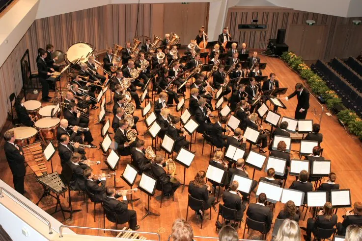 La obertura se sale del teatro y se hace sinfonía